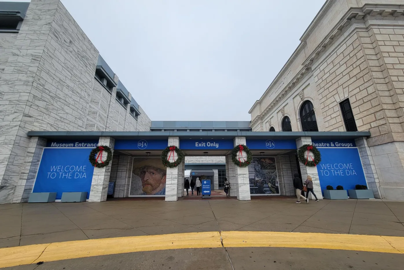 The entrance of the Detroit Institute of Arts off of John R street