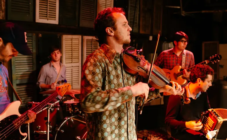 Louis Michot peforming