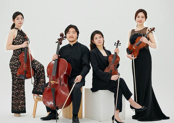 Hesper quartet poses with their string instruments