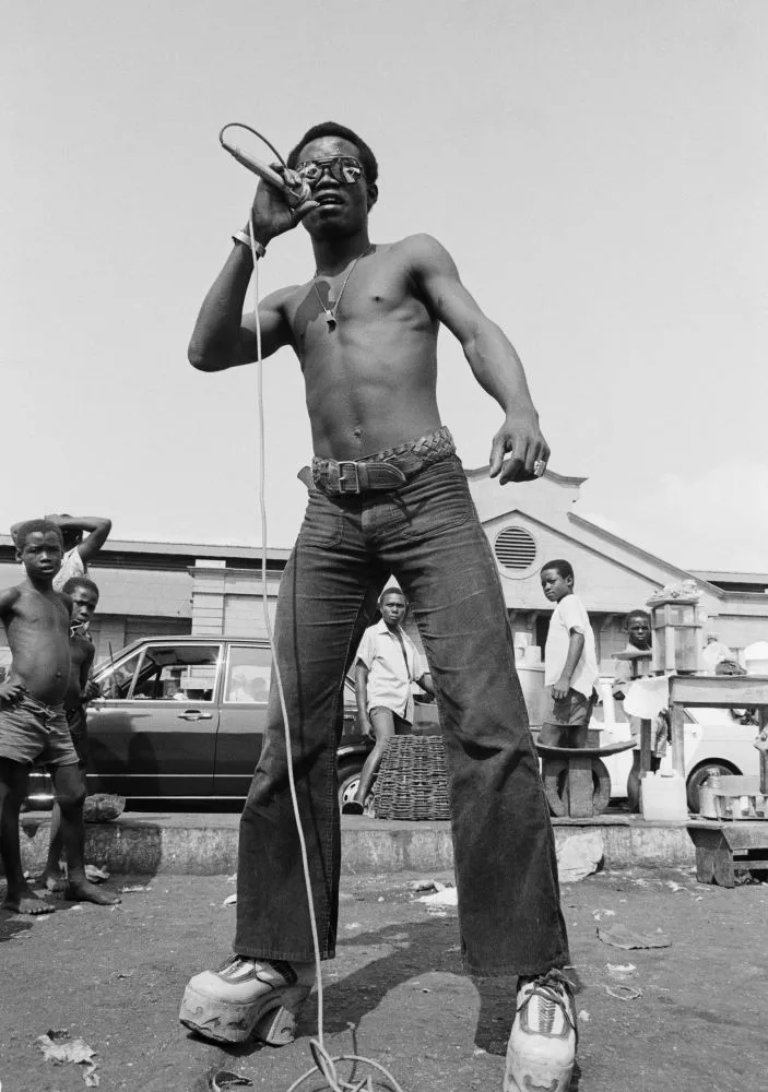 James Barnor (Ghana, b. 1929). Photo session with musician, Salaga Market, Accra, c.1974-76 (printed 2010–20). Gelatin silver print. Galerie Clémentine de la Féronnière, Paris. © James Barnor, courtesy Galerie Clémentine de la Féronnière, Paris.
