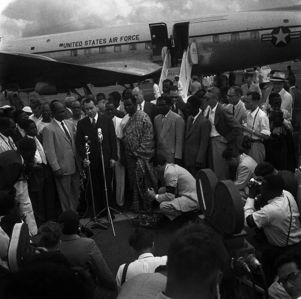 James Barnor (Ghana, b. 1929). Independence Celebrations: arrival of American Vice President Richard Nixon, Accra, 1957 (printed 2010–20). Gelatin silver print. Galerie Clémentine de la Féronnière, Paris. © James Barnor, courtesy Galerie Clémentine de la Féronnière, Paris.