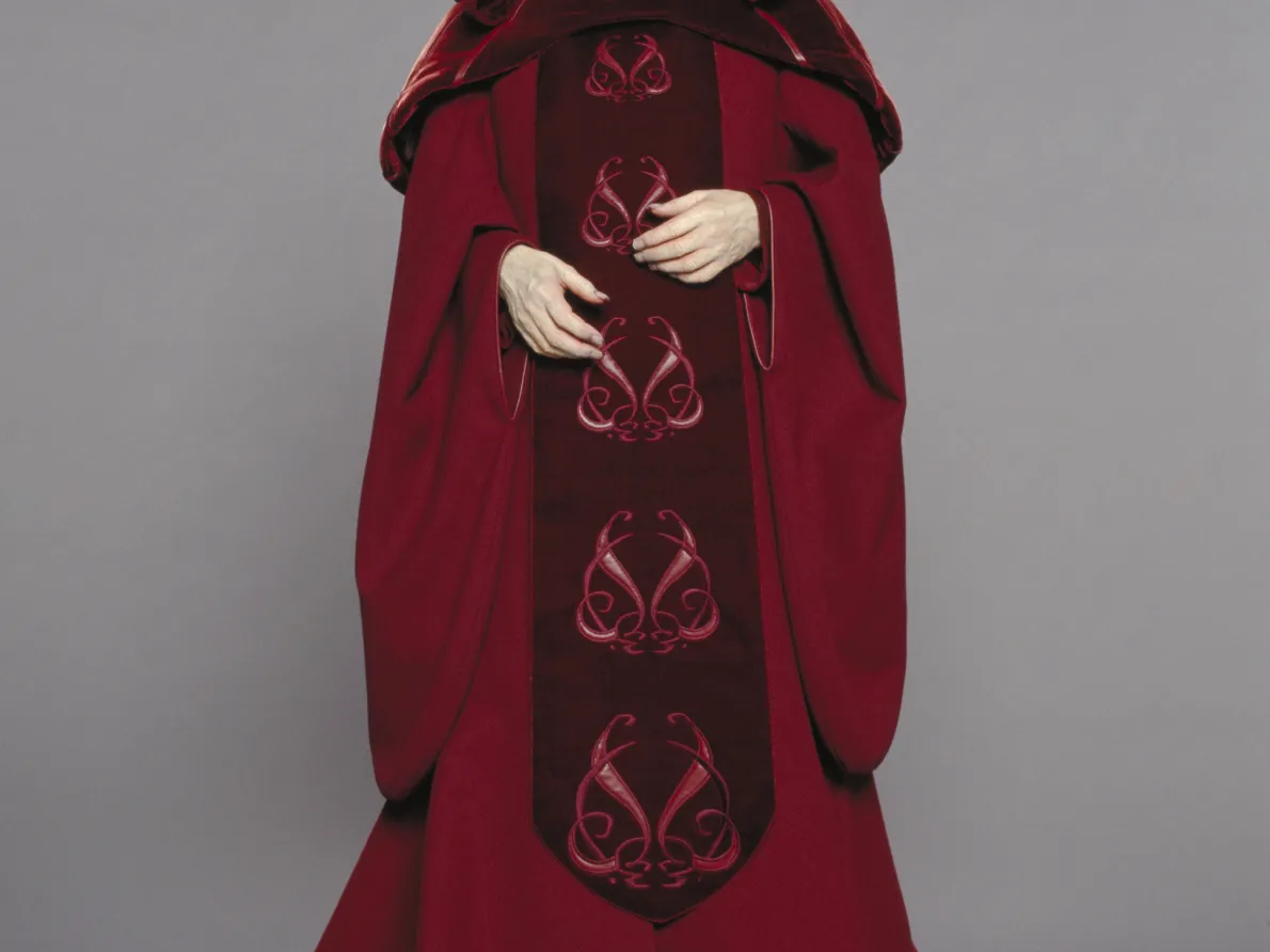 Darth Sidious, Senate Chamber Robes. Star Wars™: Revenge of the Sith. © & ™ 2018 Lucasfilm Ltd. All rights reserved. Used under authorization.