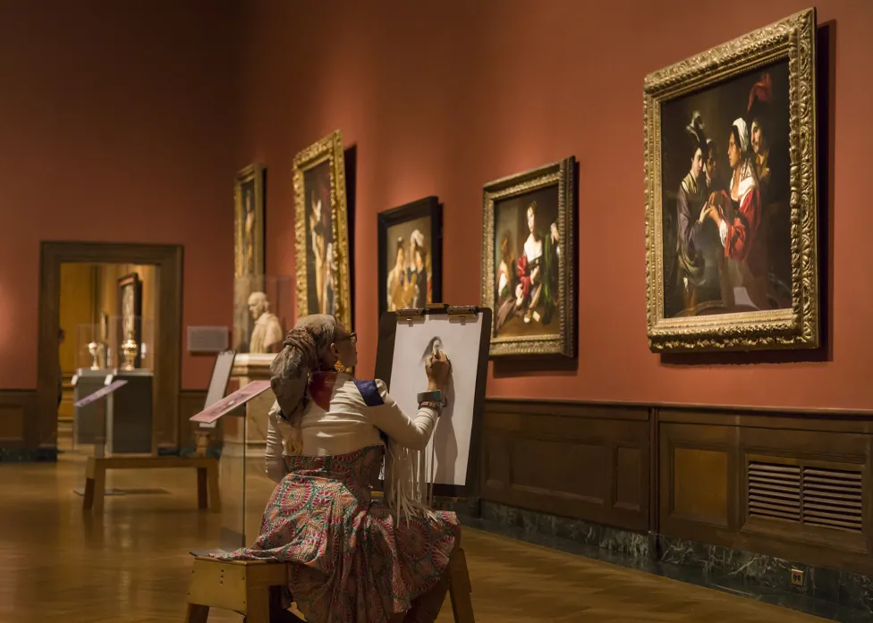 Drawing in the gallery 