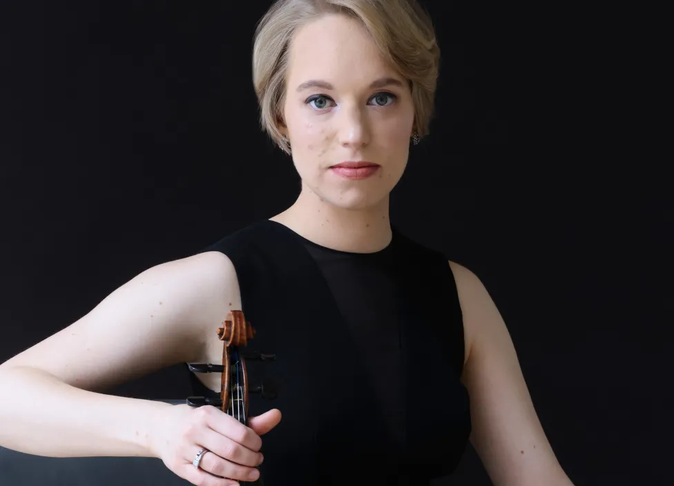 Robyn Bollinger holding violin