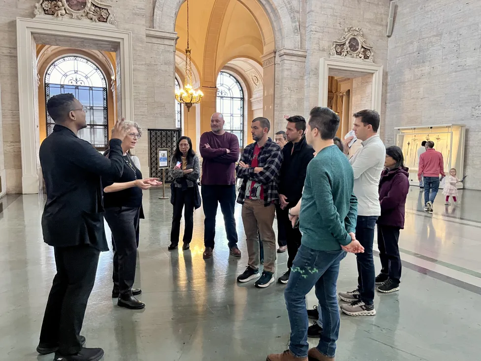 An ASL tour in action in the DIA's Great Hall