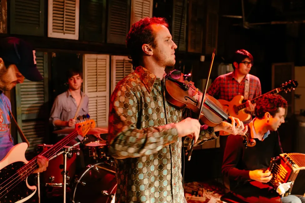Louis Michot peforming