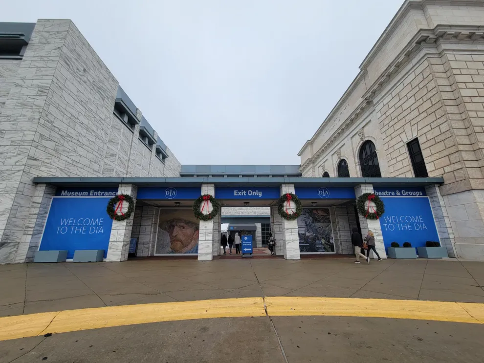 The entrance of the Detroit Institute of Arts off of John R street
