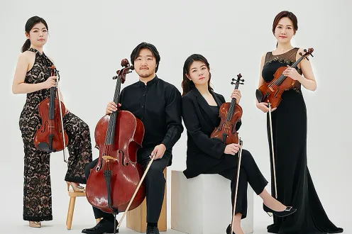 Hesper quartet poses with their string instruments